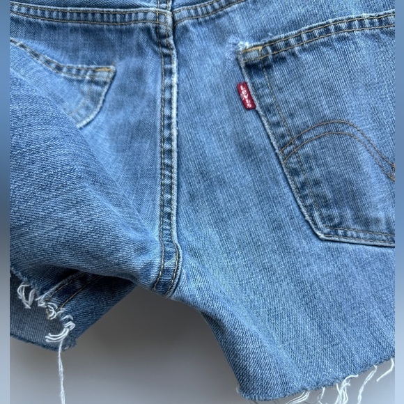 NWT Levi’s Straight Fit 505 Repaired Vintage Jean Cut Off Raw Hem Shorts Size 31 - Picture 9 of 14